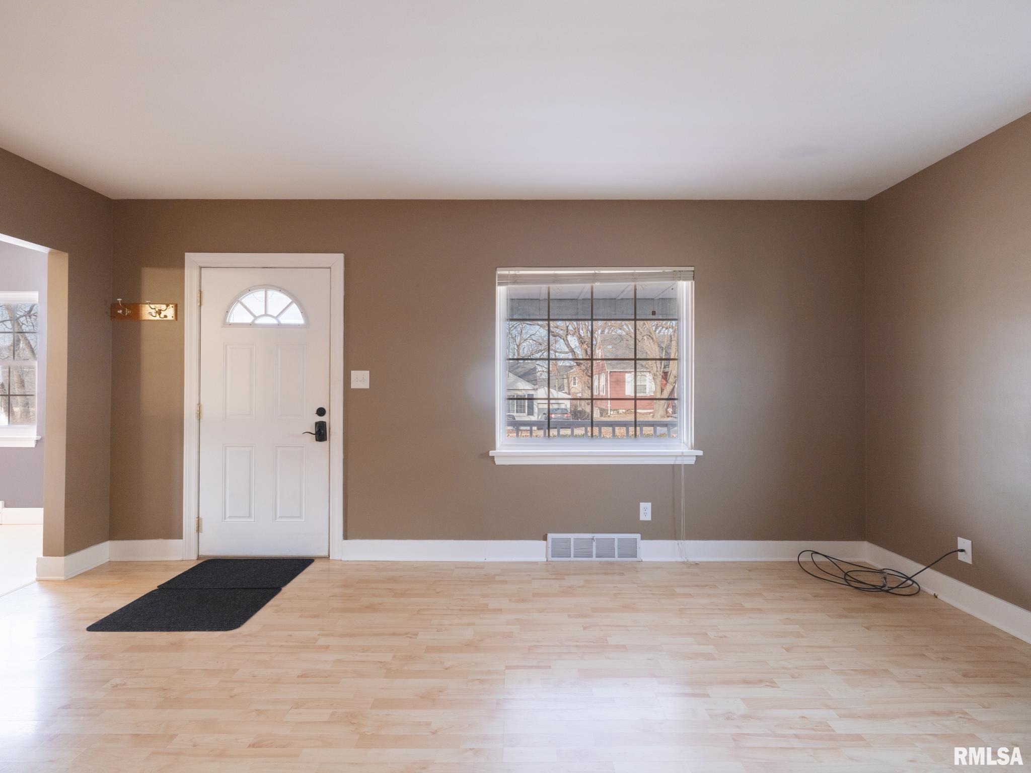 1606 Circle Road Peoria, IL 61604 - Photo 8 of 52