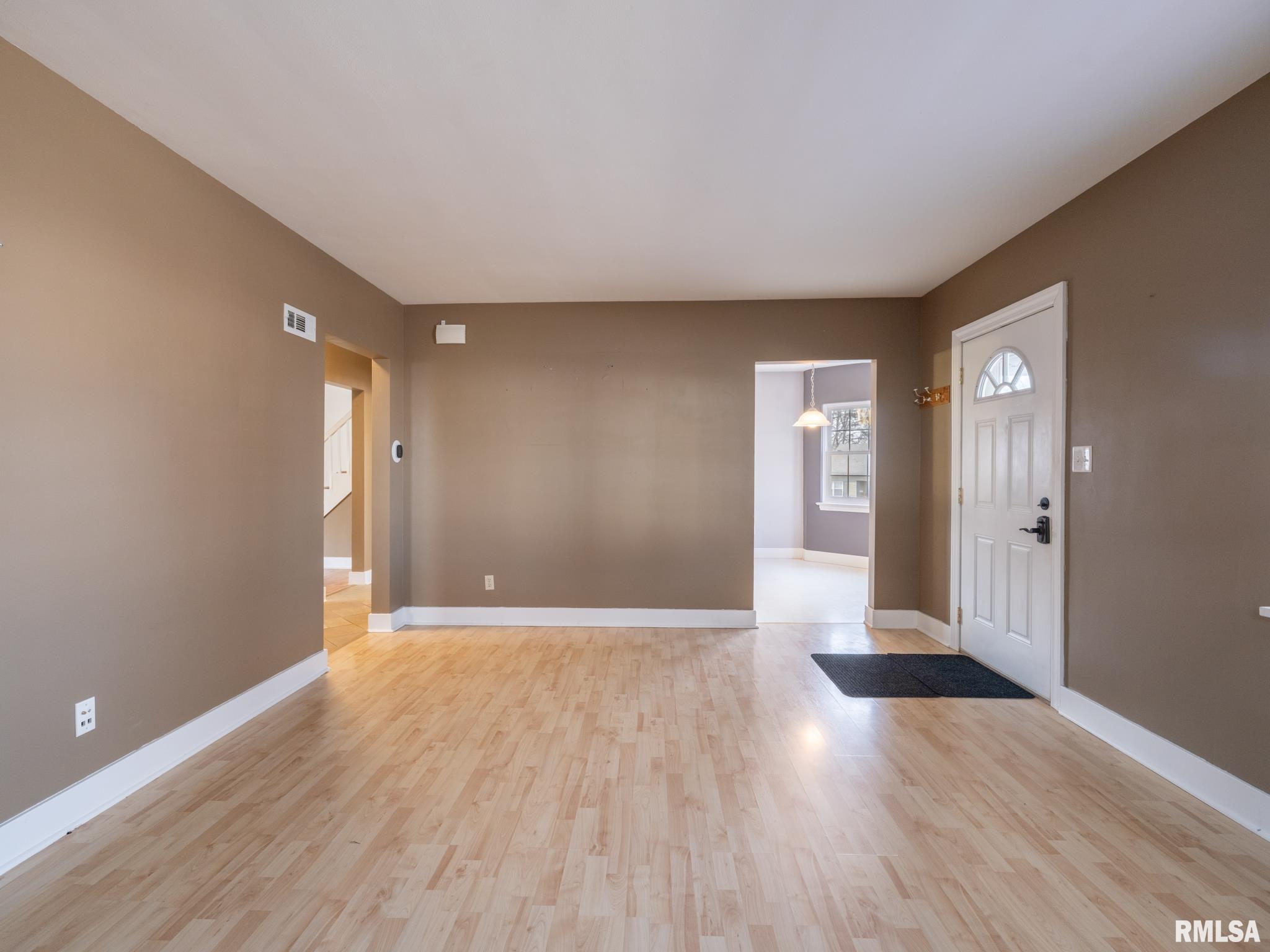 1606 Circle Road Peoria, IL 61604 - Photo 9 of 52