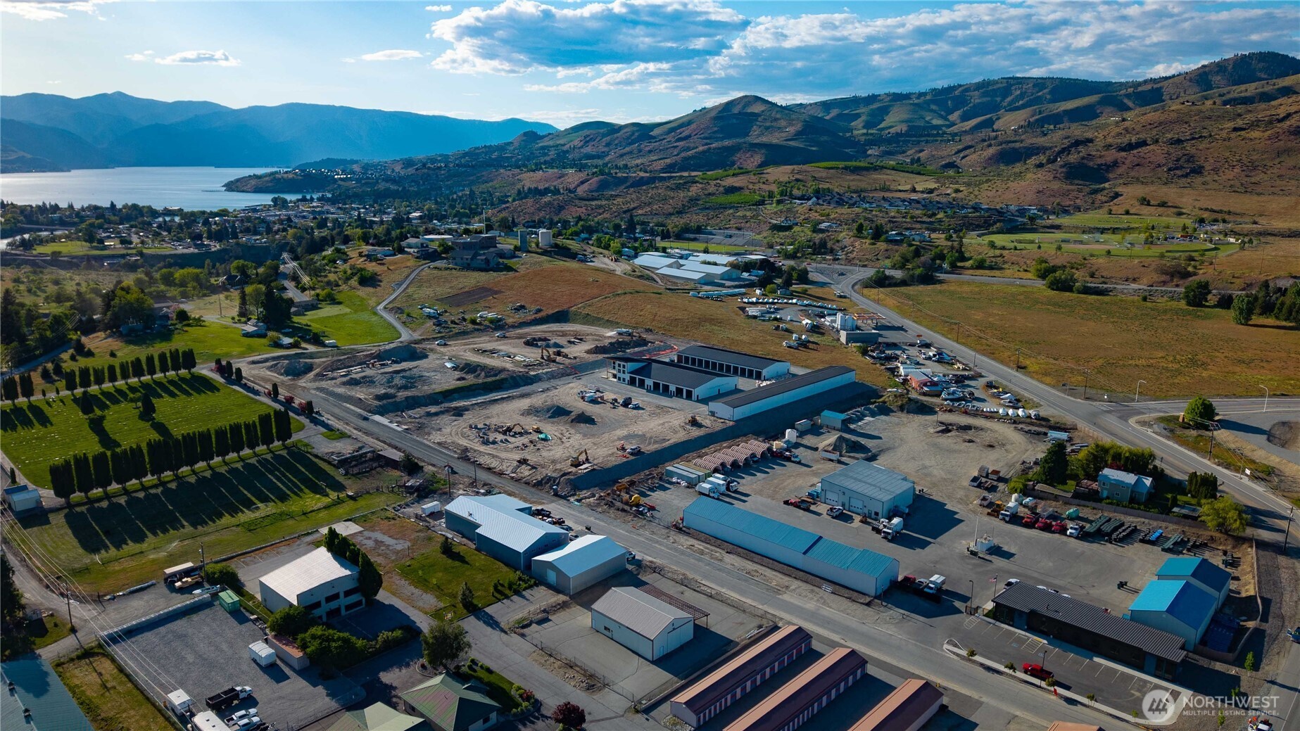 73 East Shop Avenue, Unit B6 Chelan, WA 98816 - Photo 5 of 13 an aerial view of multiple house