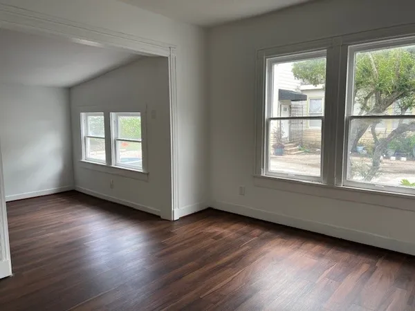 $6,000 | 5106 Center Street, Houston, TX 77007