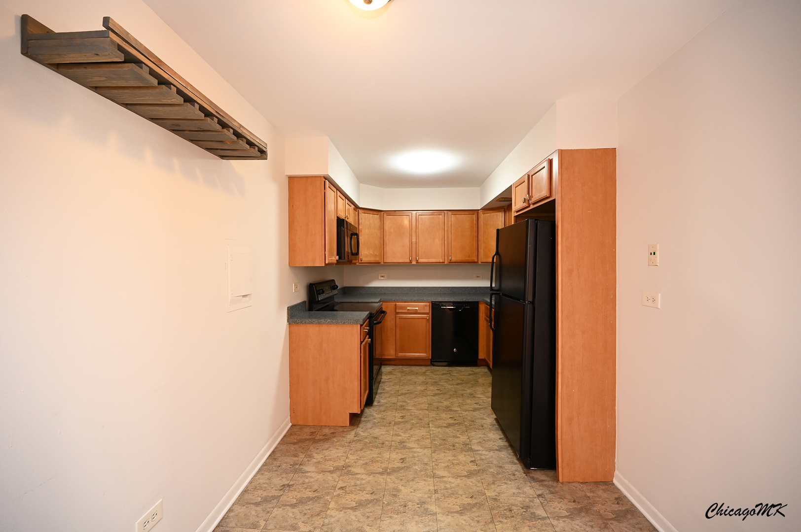 2230 South Goebbert Road, Unit 339 Arlington Heights, IL 60005 - Photo 10 of 38 a view of entryway with kitchen
