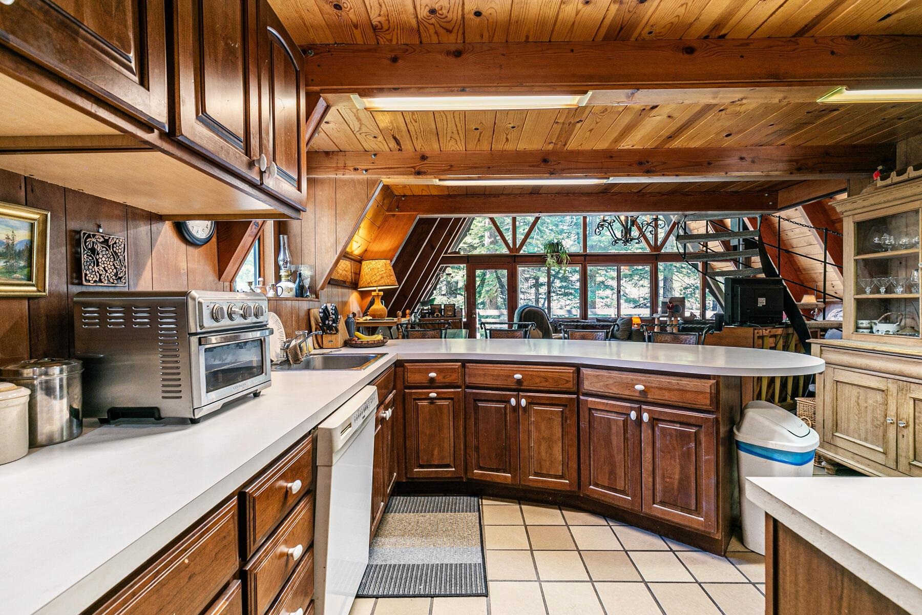 6650 River Road Truckee, CA 96161 - Photo 6 of 21 Gallery Image 6
