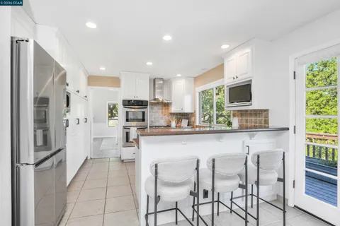 $1,679,000 | 975 Calle Verde, Martinez, CA 94553