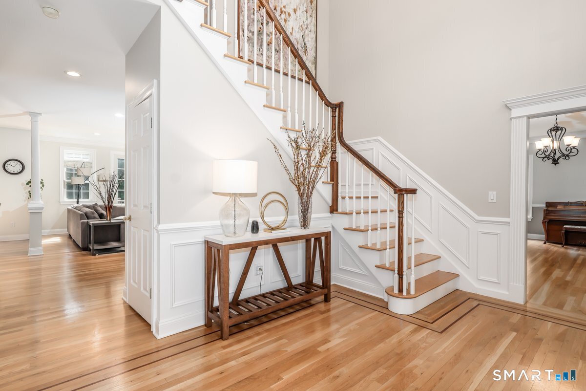8 Rock Ridge Court New Fairfield, CT 06812 - Photo 4 of 39