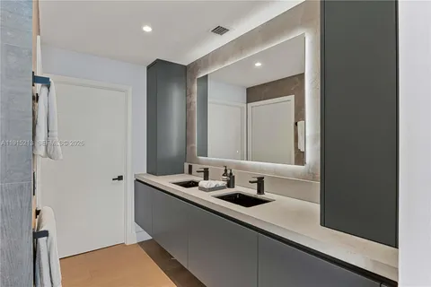 $1,399,000 | 2020 North Bayshore Drive, Unit 2401, Miami, FL 33137