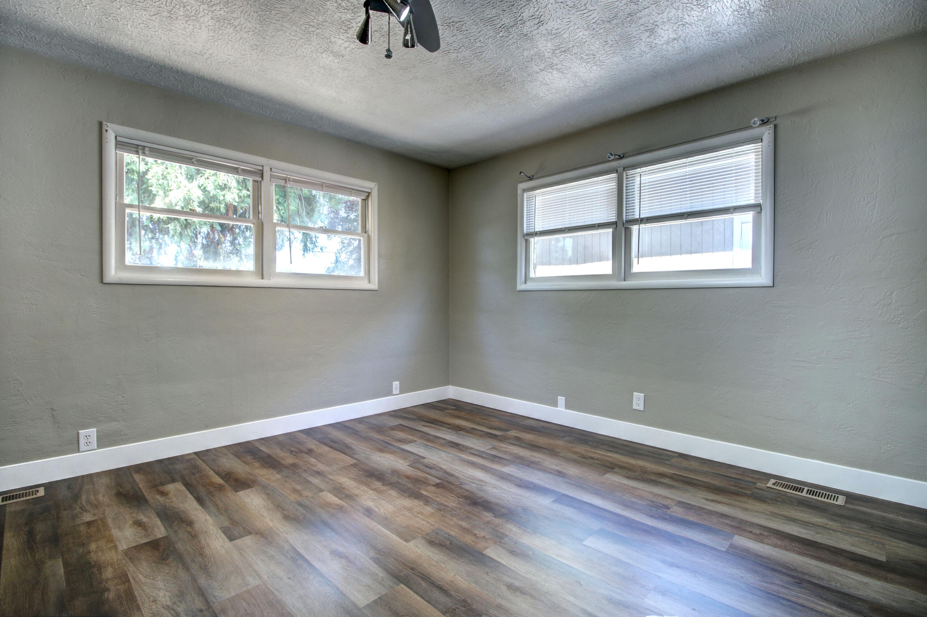 1301 Spring Street Medford, OR 97504 - Photo 15 of 35 IMG_5545_6_7_tonemapped