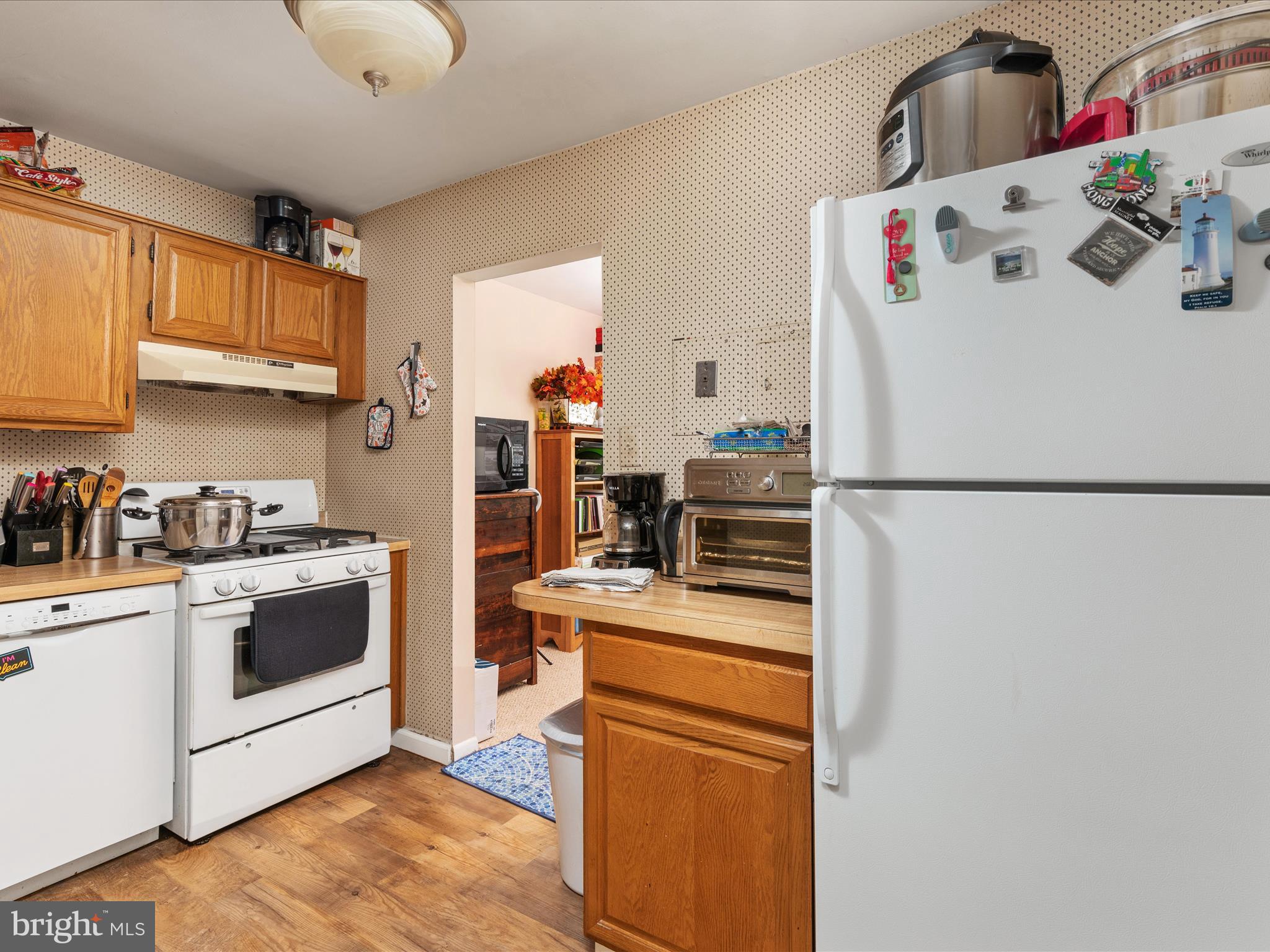 1404 Northgate Square, Unit 140422B Reston, VA 20190 - Photo 9 of 21 Kitchen