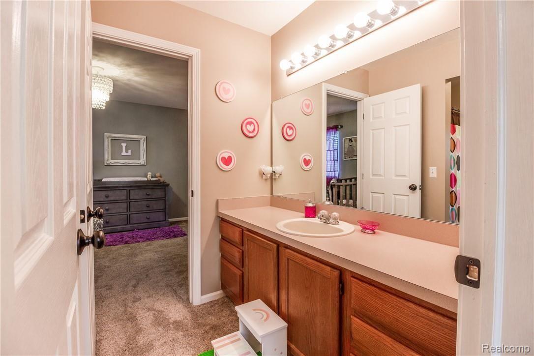916 Ridgeview Circle Lake Orion, MI 48362 - Photo 50 of 70 Interiors (39 of 59).jpg