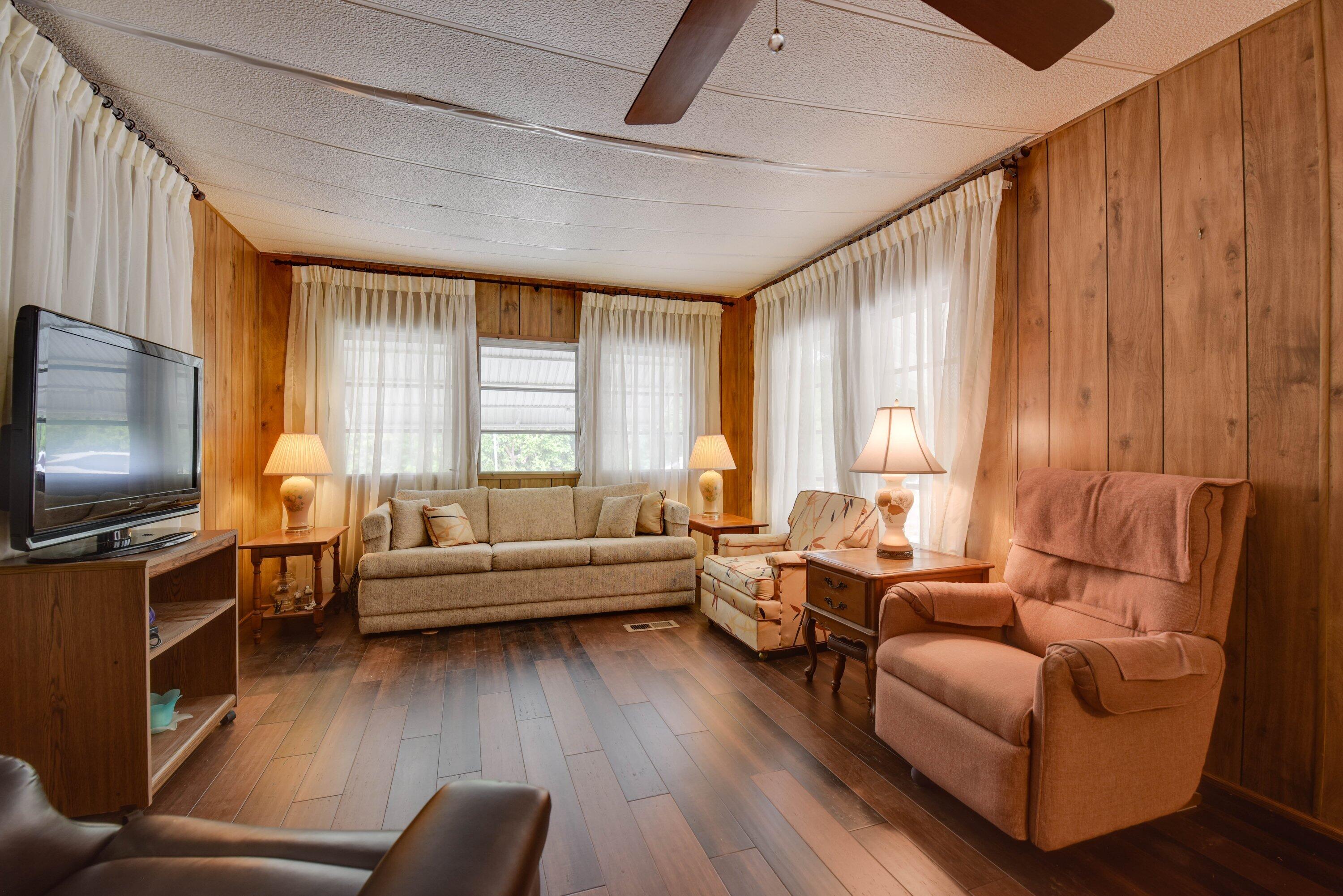 80 Sands Road Big Pine Key, FL 33043 - Photo 3 of 18 Living room