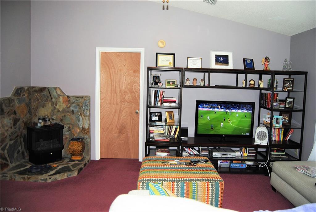 3150 Dillon Road Jamestown, NC 27282 - Photo 3 of 15 Gallery Image 3