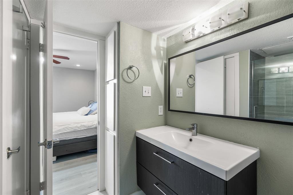 4777 Cedar Springs Road, Unit 2J Dallas, TX 75219 - Photo 24 of 32 Gallery Image 24