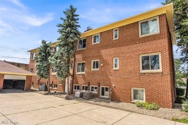 $1,095 | 5235 State Road, Unit 3, Parma, OH 44134