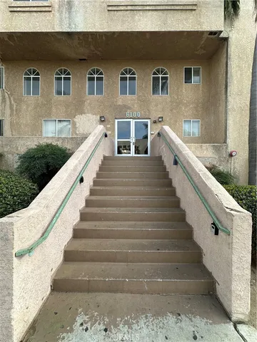 a front view of house with yard