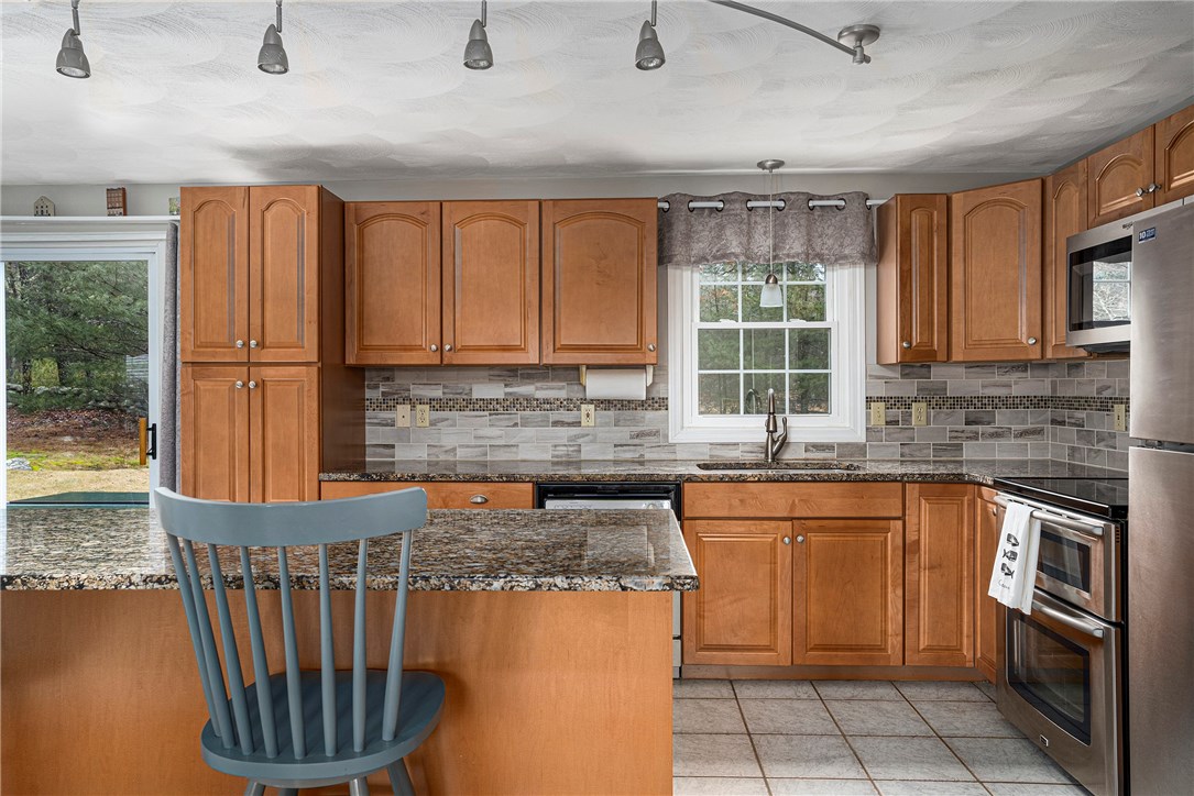 90 Stillwater Road Charlestown, RI 02813 - Photo 6 of 37 Gorgeous, cabinets with roll out shelves and organizers