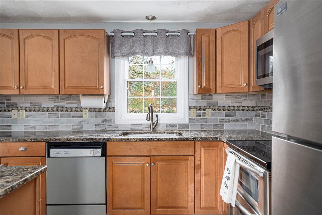 90 Stillwater Road Charlestown, RI 02813 - Photo 7 of 37 The perfect work triangle