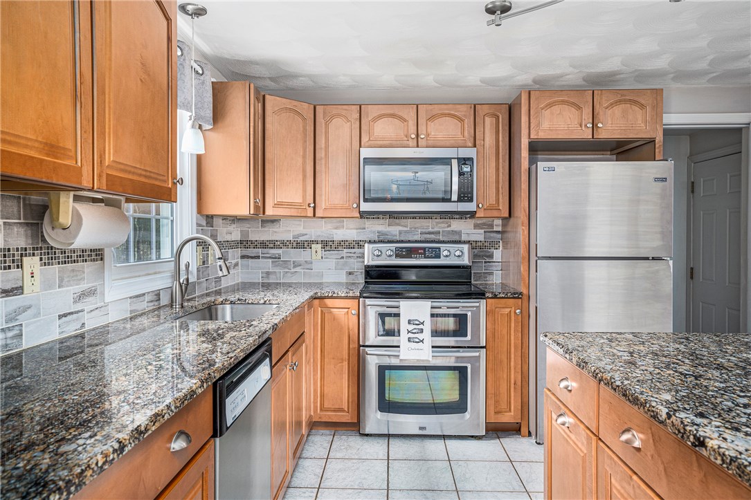 90 Stillwater Road Charlestown, RI 02813 - Photo 8 of 37 Gleaming countertops and applainces