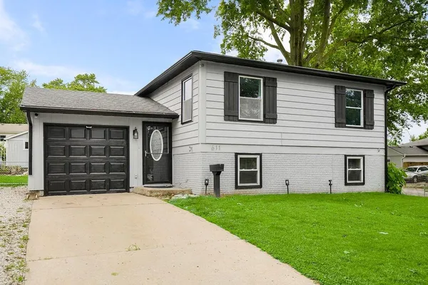 $235,000 | 611 North Aztec Place, Independence, MO 64056