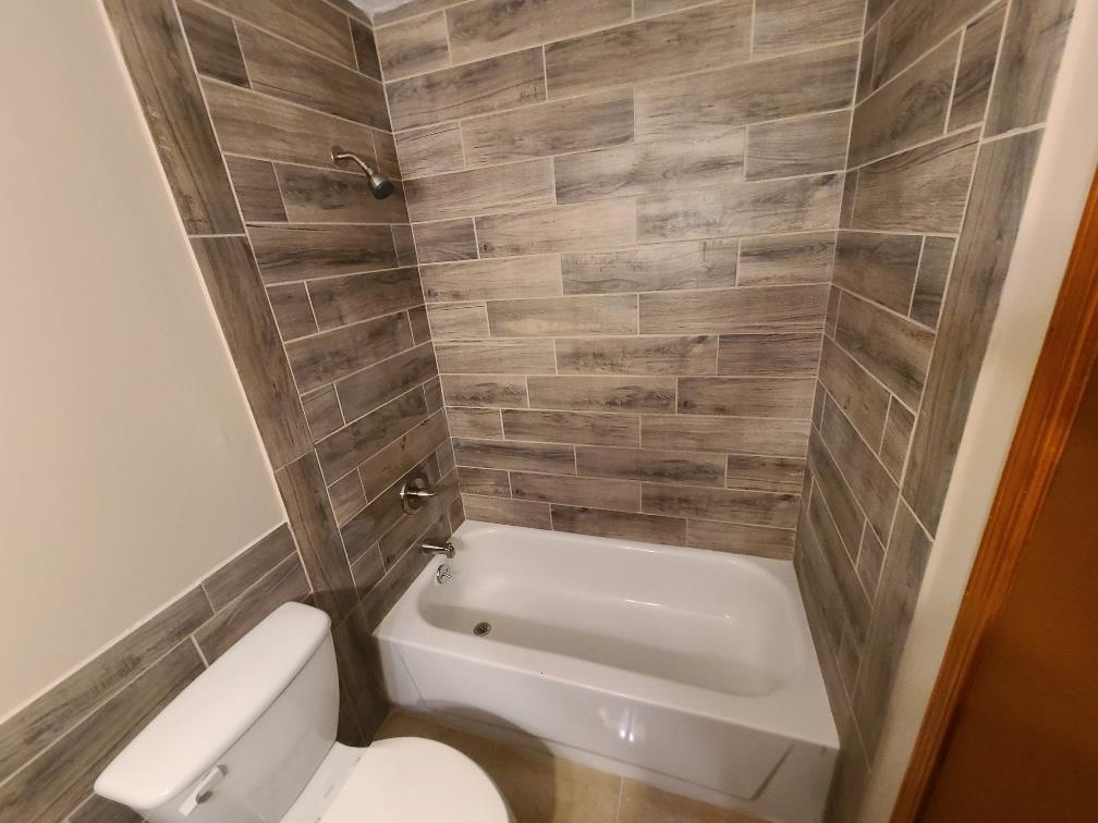 3478 Cane Ridge Drive Memphis, TN 38109 - Photo 14 of 19 a bathroom with a bathtub and a toilet