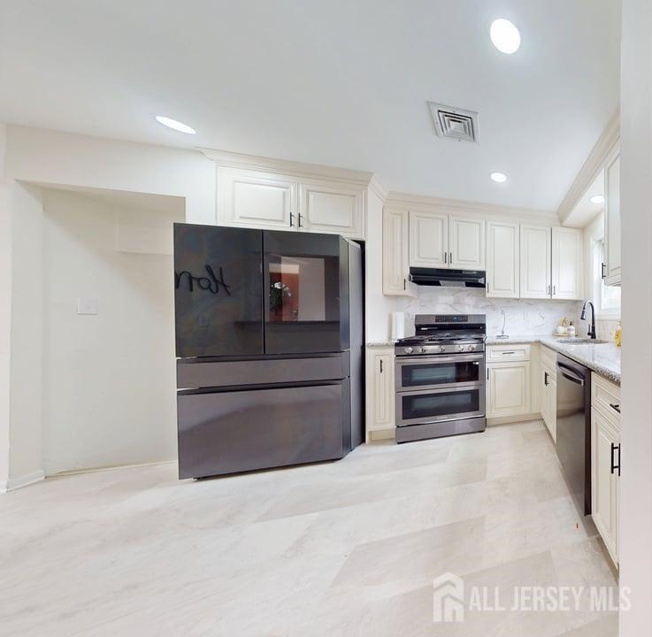 16 Canterbury Road East Brunswick, NJ 08816 - Photo 4 of 29