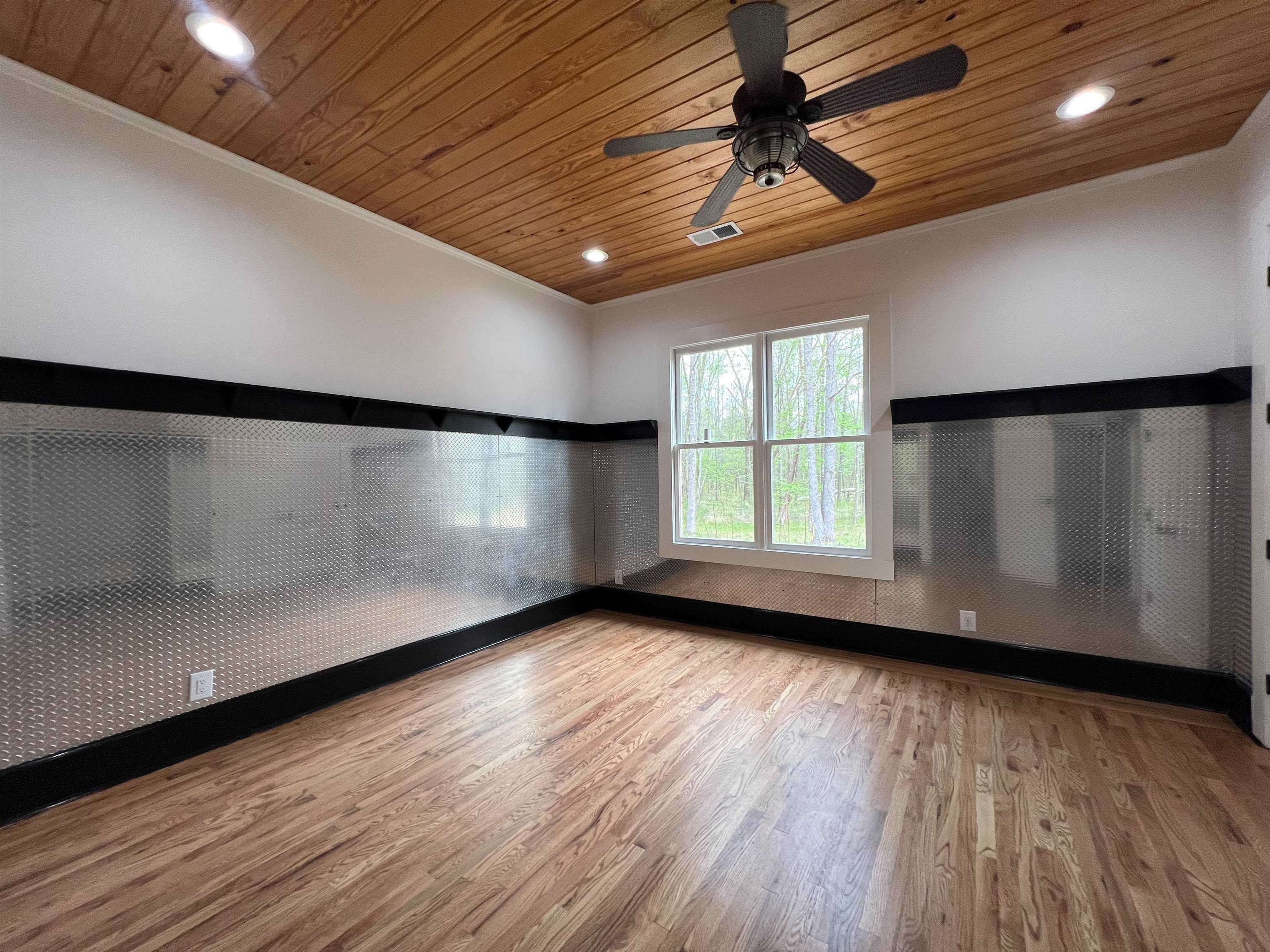 9490 Highway 196 Collierville, TN 38017 - Photo 20 of 39 Eu Suite 2 featuring a wainscoted wall, light wood-type flooring, a ceiling fan, ornamental molding, and recessed lighting