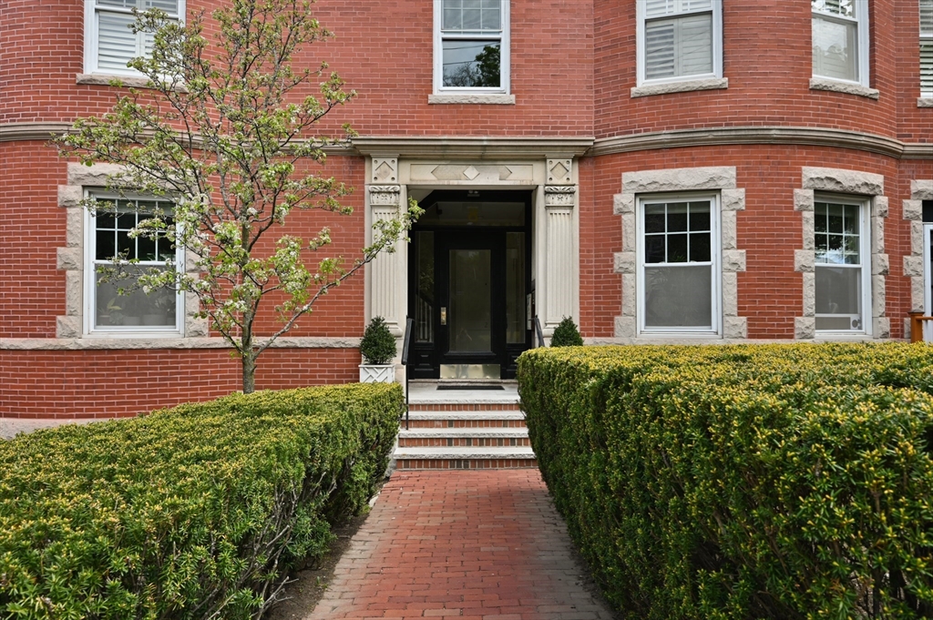 8 Colbourne Crescent, Unit 3 Brookline, MA 02445 - Photo 2 of 42