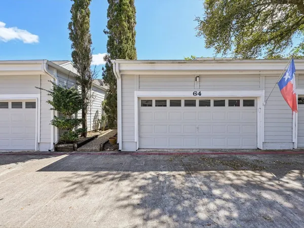 $2,225 | 64 Hideaway Drive, Friendswood, TX 77546
