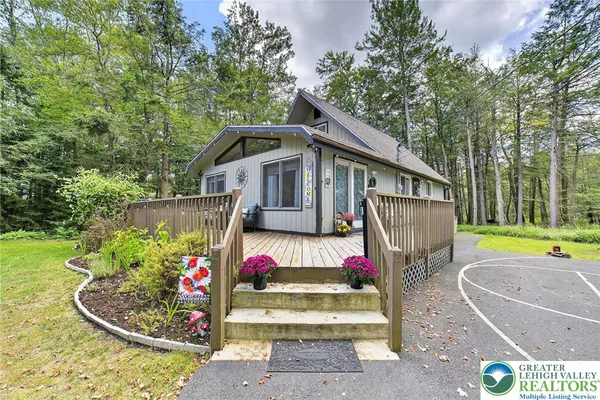 $269,000 | 363 Sidney Avenue, Pocono Summit, PA 18346