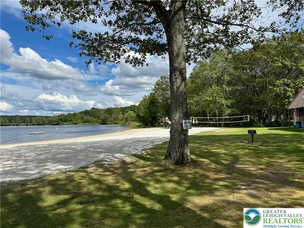 $269,000 | 363 Sidney Avenue, Pocono Summit, PA 18346