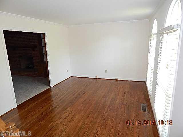 190 Wexham Road Winston-Salem, NC 27103 - Photo 3 of 10 Living Room.