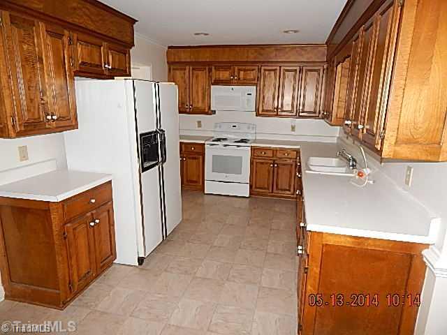 190 Wexham Road Winston-Salem, NC 27103 - Photo 4 of 10 Kitchen.