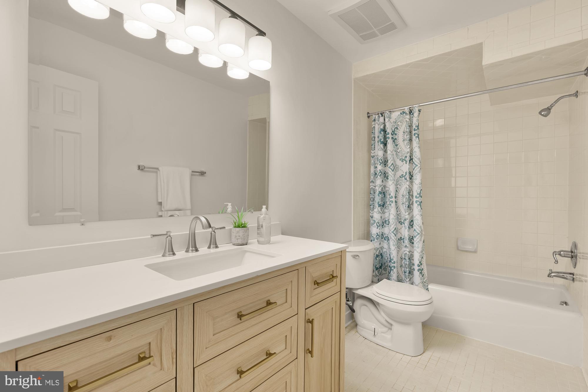 7918 13th Street Northwest Washington, DC 20012 - Photo 42 of 54 Full bathroom #5