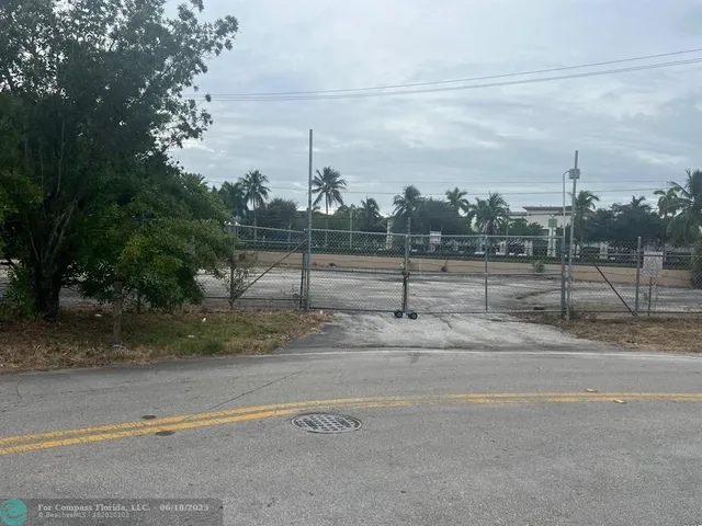 a view of a tennis court
