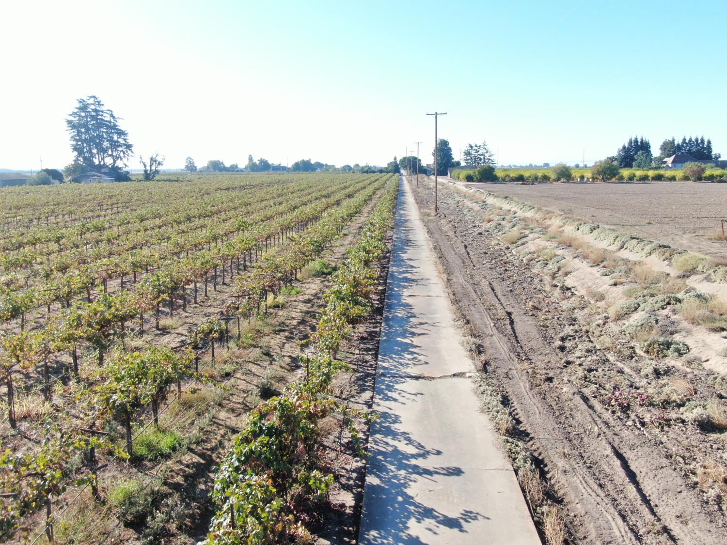 931 West Sargent Road Lodi, CA 95242 - Photo 6 of 8 a view of an ocean beach and mountain