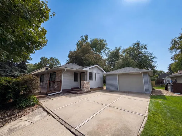 $371,000 | 2591 Aldine Street North, Roseville, MN 55113