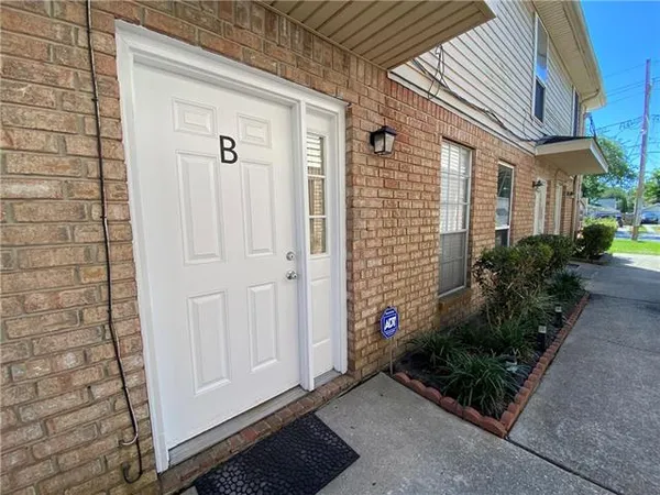 $1,800 | 335 Deckbar Avenue, Unit B, Jefferson, LA 70121