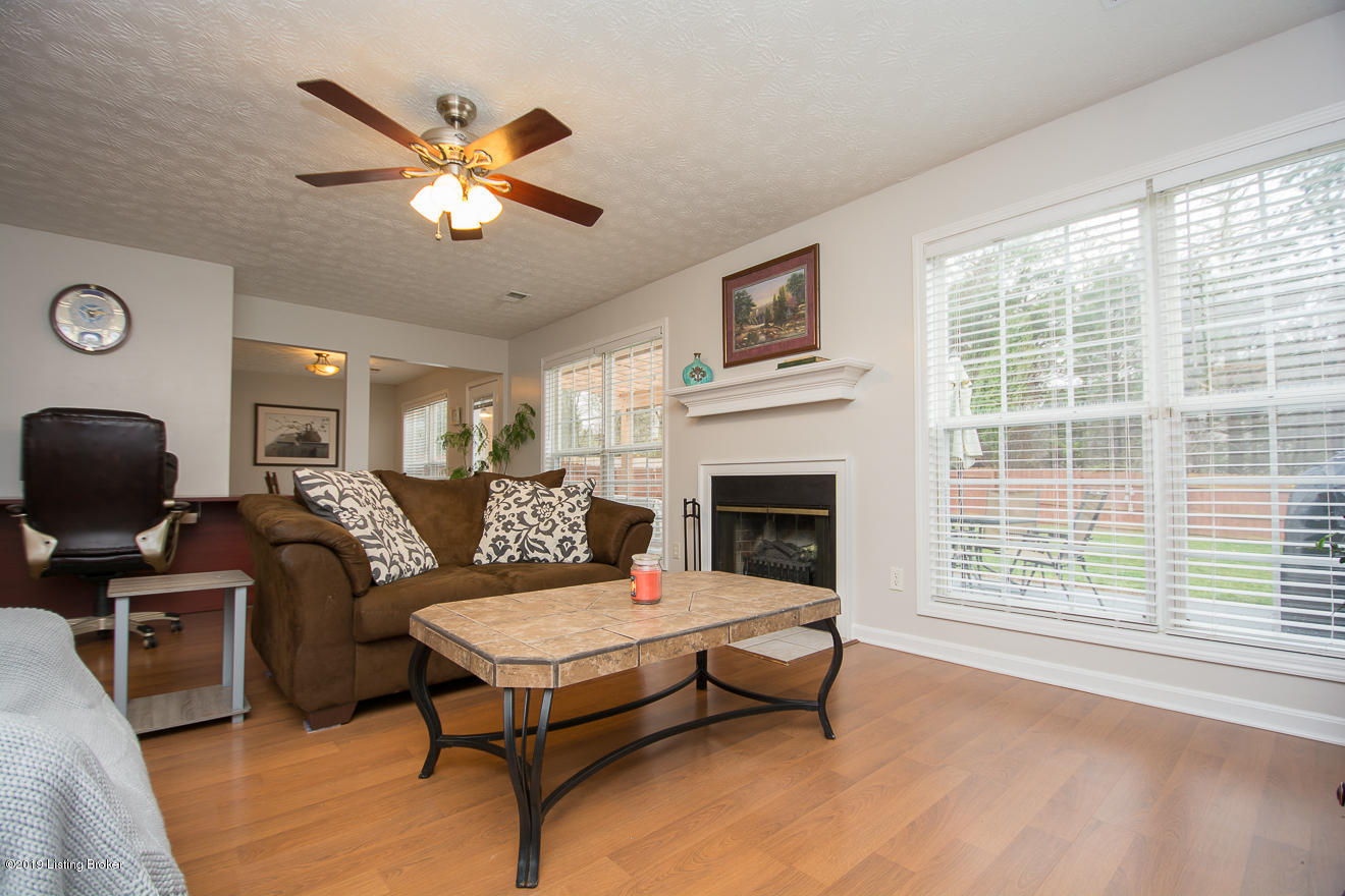 7216 Quindero Run Road Louisville, KY 40228 - Photo 10 of 35 Great Room space