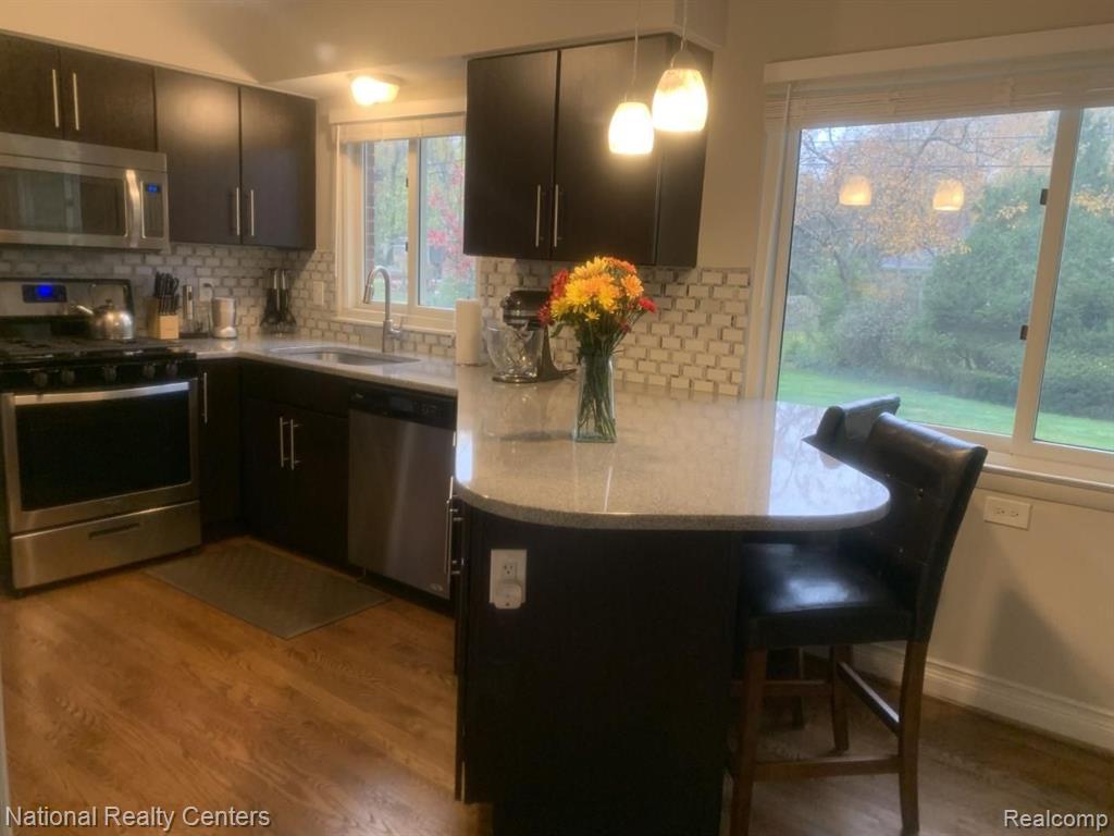 7223 Valleybrook Road West Bloomfield, MI 48322 - Photo 8 of 19