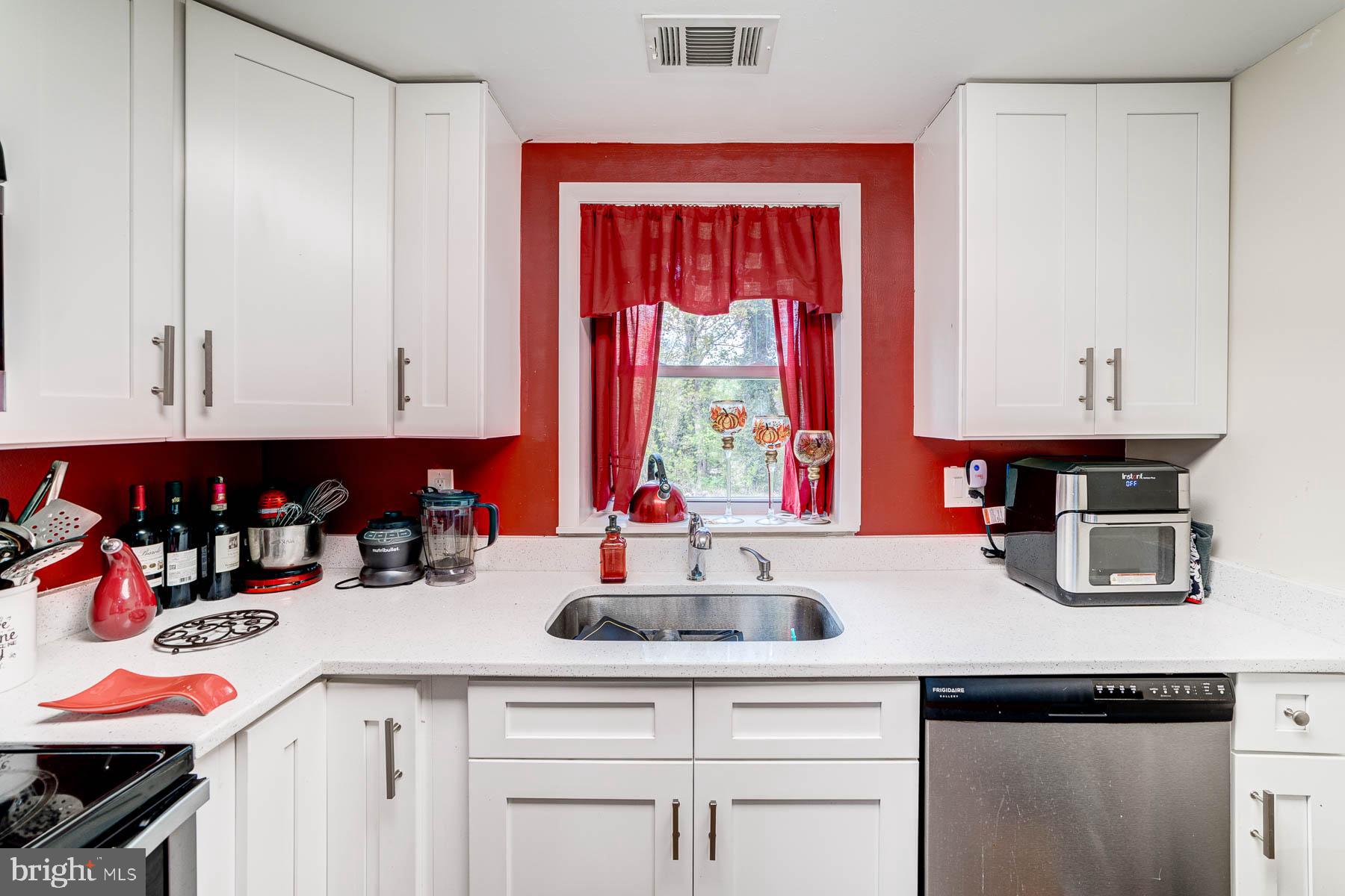 8317 Schultz Road Clinton, MD 20735 - Photo 9 of 22