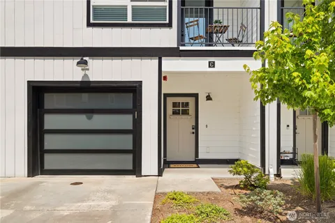 $750,000 | 18527 1st Avenue Northeast, Unit C, Shoreline, WA 98133
