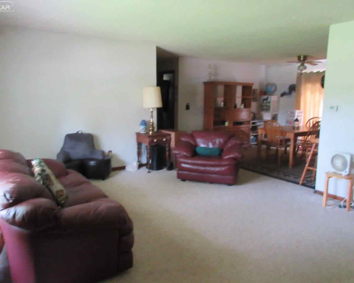 14144 North Center Road Clio, MI 48420 - Photo 4 of 19 21314204-3.JPG