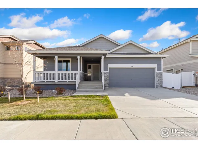 a view of house with yard