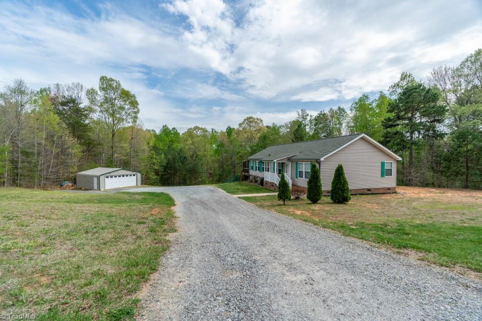 1376 Bradley Road Pinnacle, NC 27043 - Photo 4 of 25