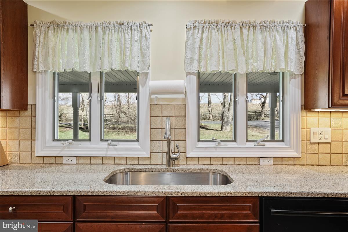 28 Maddock Road Titusville, NJ 08560 - Photo 11 of 46 Gallery Image 11