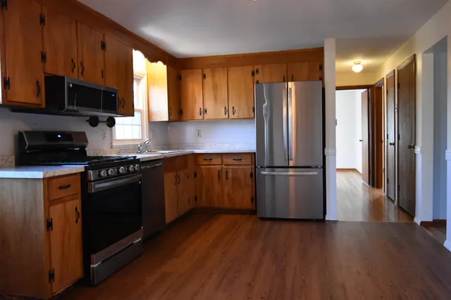 $550,000 | 2 Wakefield Drive, Nashua, NH 03062