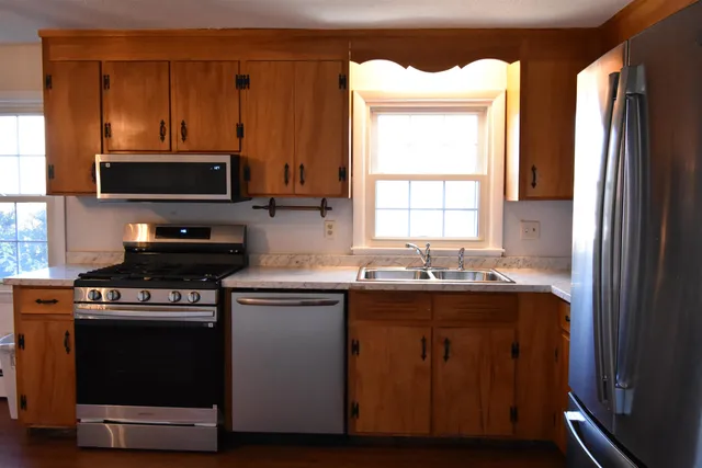 $550,000 | 2 Wakefield Drive, Nashua, NH 03062