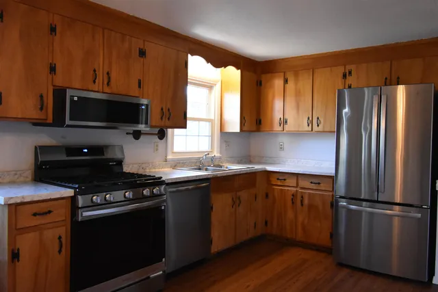 $550,000 | 2 Wakefield Drive, Nashua, NH 03062