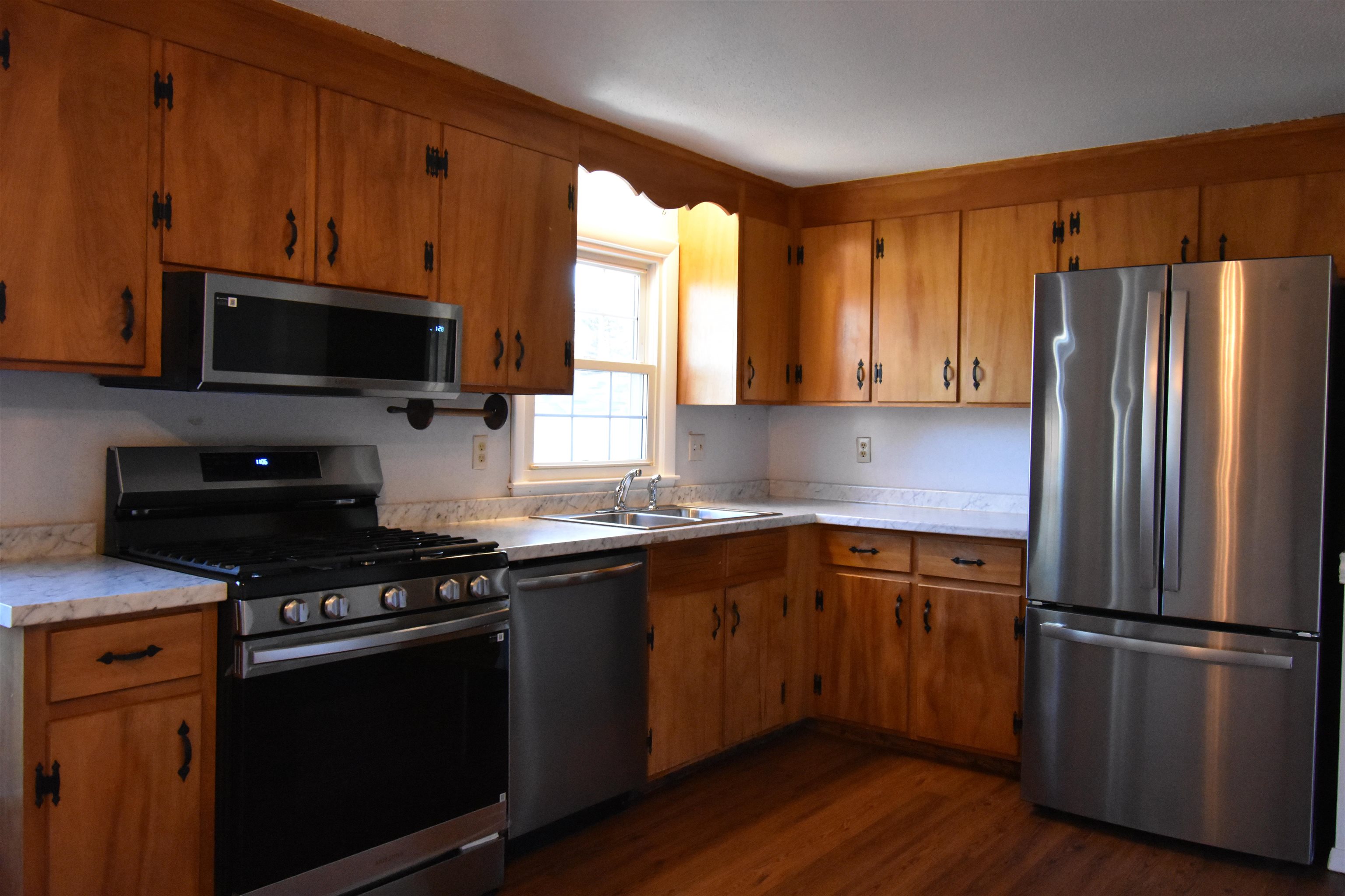 2 Wakefield Drive Nashua, NH 03062 - Photo 13 of 38