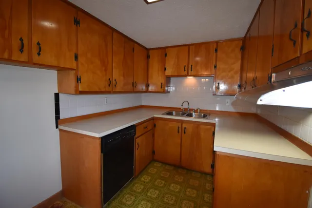 $550,000 | 2 Wakefield Drive, Nashua, NH 03062