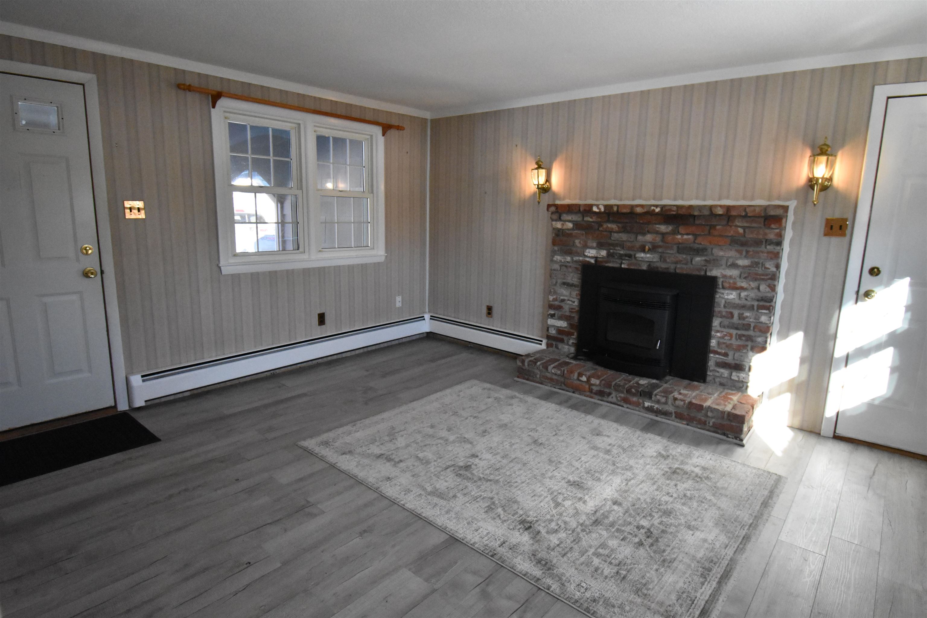 2 Wakefield Drive Nashua, NH 03062 - Photo 9 of 38