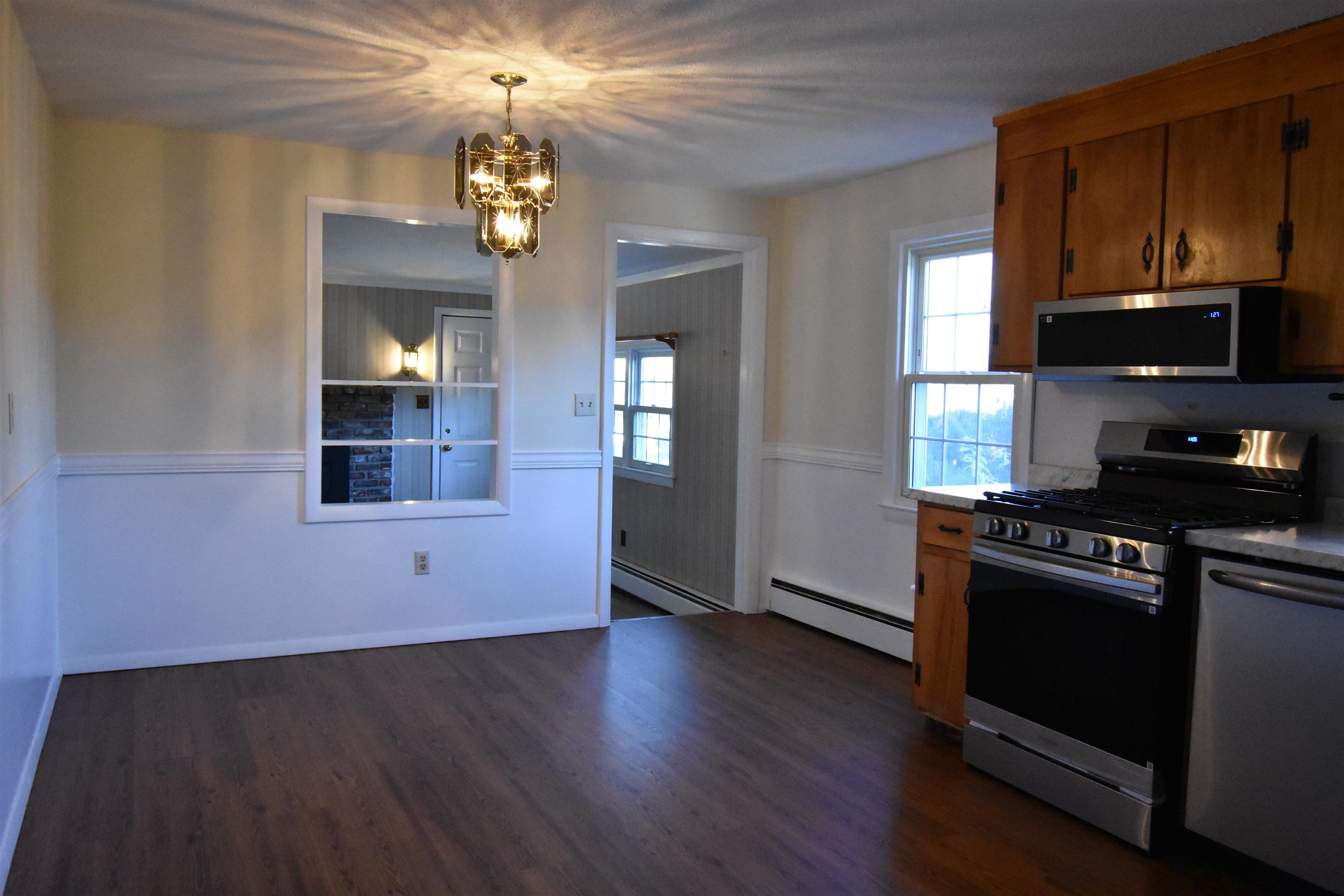 2 Wakefield Drive Nashua, NH 03062 - Photo 10 of 38